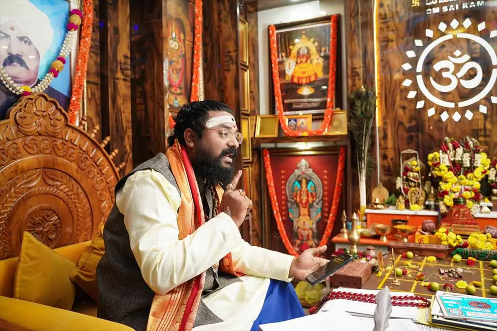 Palm Reading astrologer pandit arun sharma guruji bangalore